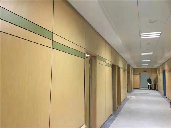 辦公大樓走道掛墻板